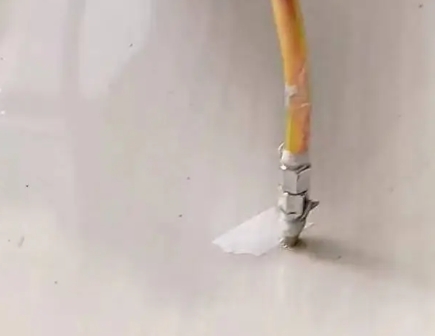 巴中瓷砖空鼓维修公司专业解答在瓷砖铺贴过程中，如果使用的砂料过粗（如全部使用了粗砂），可能会导致以下问题